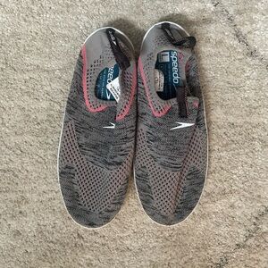 Speedo women water shoes size L